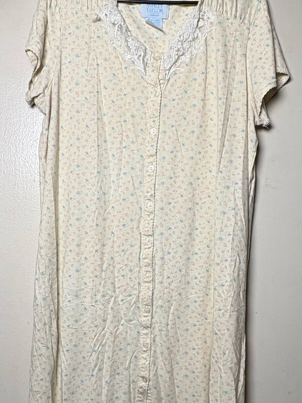 Ashley Taylor Cream Floral-Print Button Sleep Top